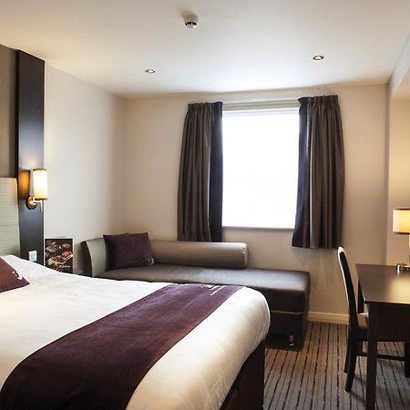 Premier Inn Stevenage Central Buitenkant foto