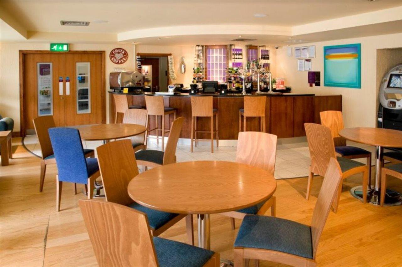 Premier Inn Stevenage Central Buitenkant foto