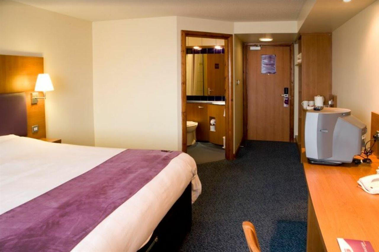 Premier Inn Stevenage Central Buitenkant foto