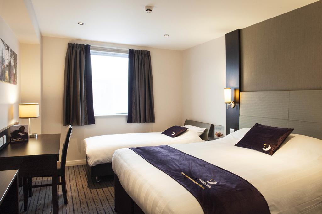 Premier Inn Stevenage Central Buitenkant foto