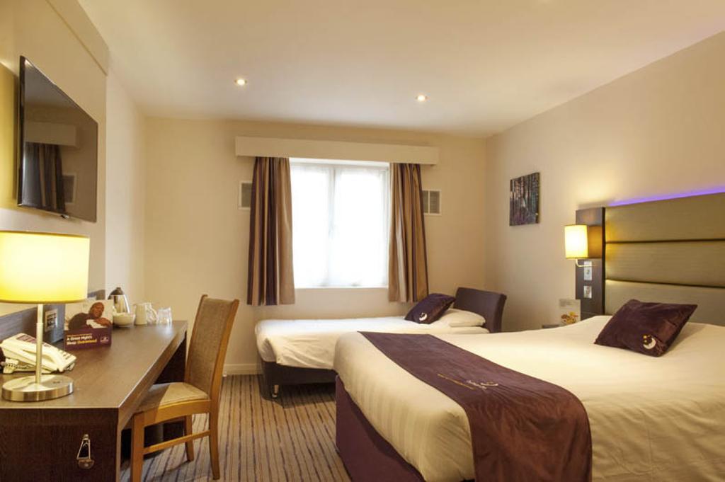 Premier Inn Stevenage Central Buitenkant foto
