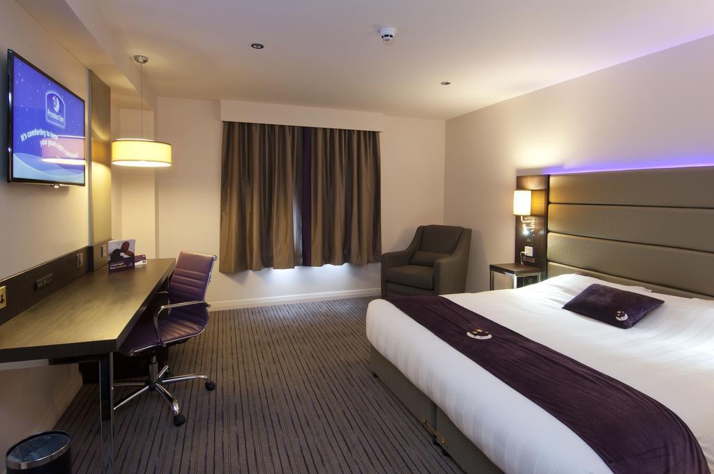 Premier Inn Stevenage Central Buitenkant foto