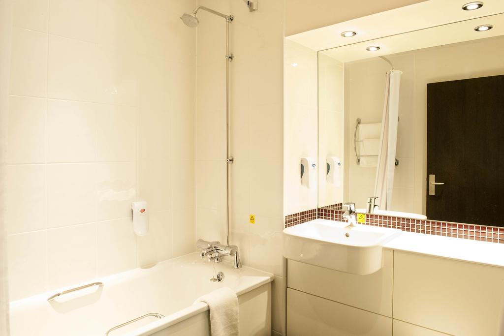 Premier Inn Stevenage Central Buitenkant foto