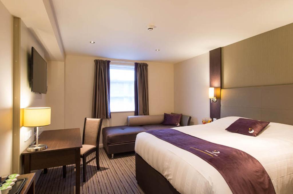 Premier Inn Stevenage Central Buitenkant foto