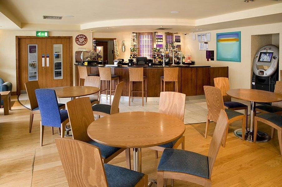 Premier Inn Stevenage Central Buitenkant foto